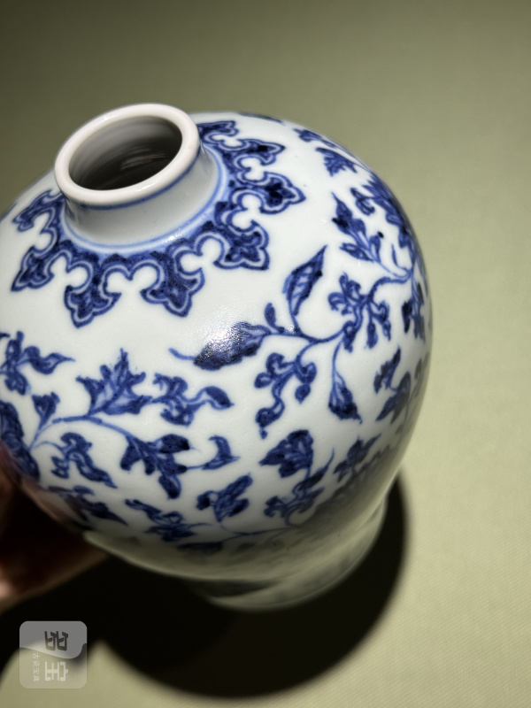 清雍正 御制仿宣窑青花缠枝花卉纹茶叶罐 - 图18